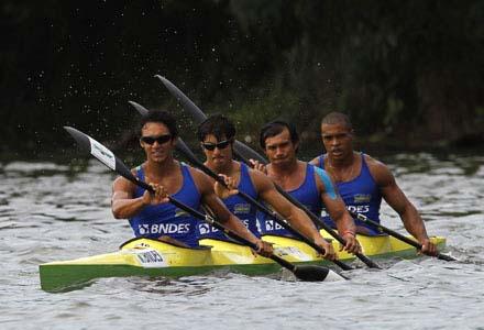  A equipe de caiaque masculino 1000 metros da Seleção Brasileira de Canoagem Velocidade (CBCa) chegou a Piraju na noite de terça-feira, dia 12 de Julho, onde ficará hospedada por três meses para treinamentos no Rio Paranapanema / Foto: Divulgação